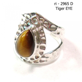 Adjustable band hammered finish teardrop stone ring 